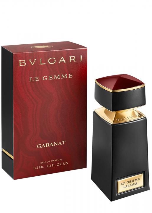 A Captivating Fusion of Masculine Rose and Smoky Incense